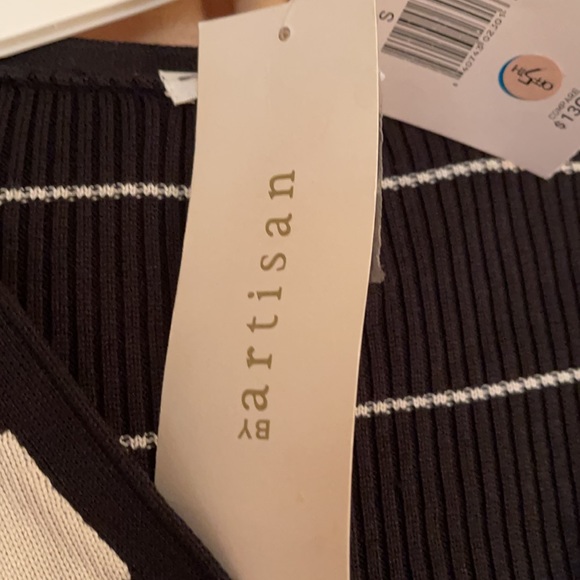 NWT ARTISAN Beautiful black and white sweater - Picture 2 of 4